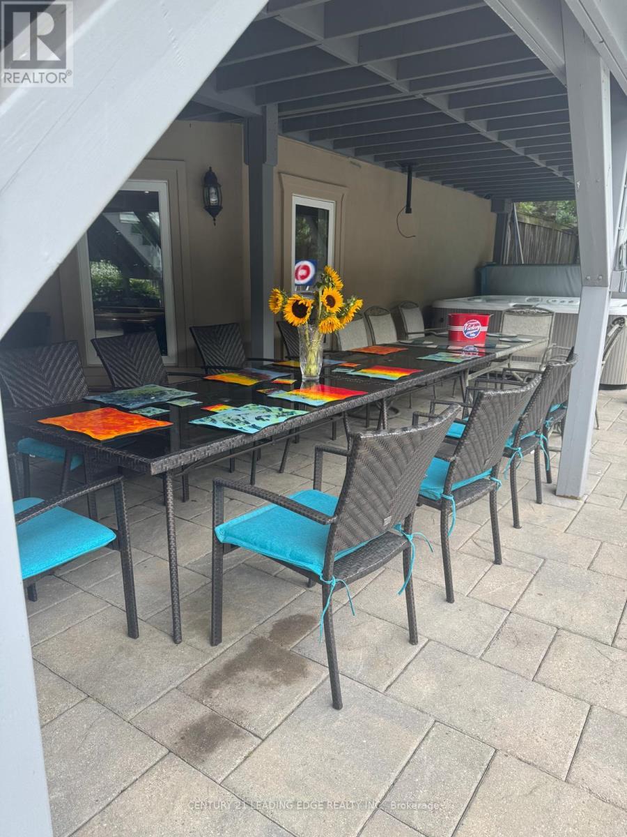 5165 Pineridge Drive, Milton, Ontario  L7J 2L7 - Photo 11 - W12890348