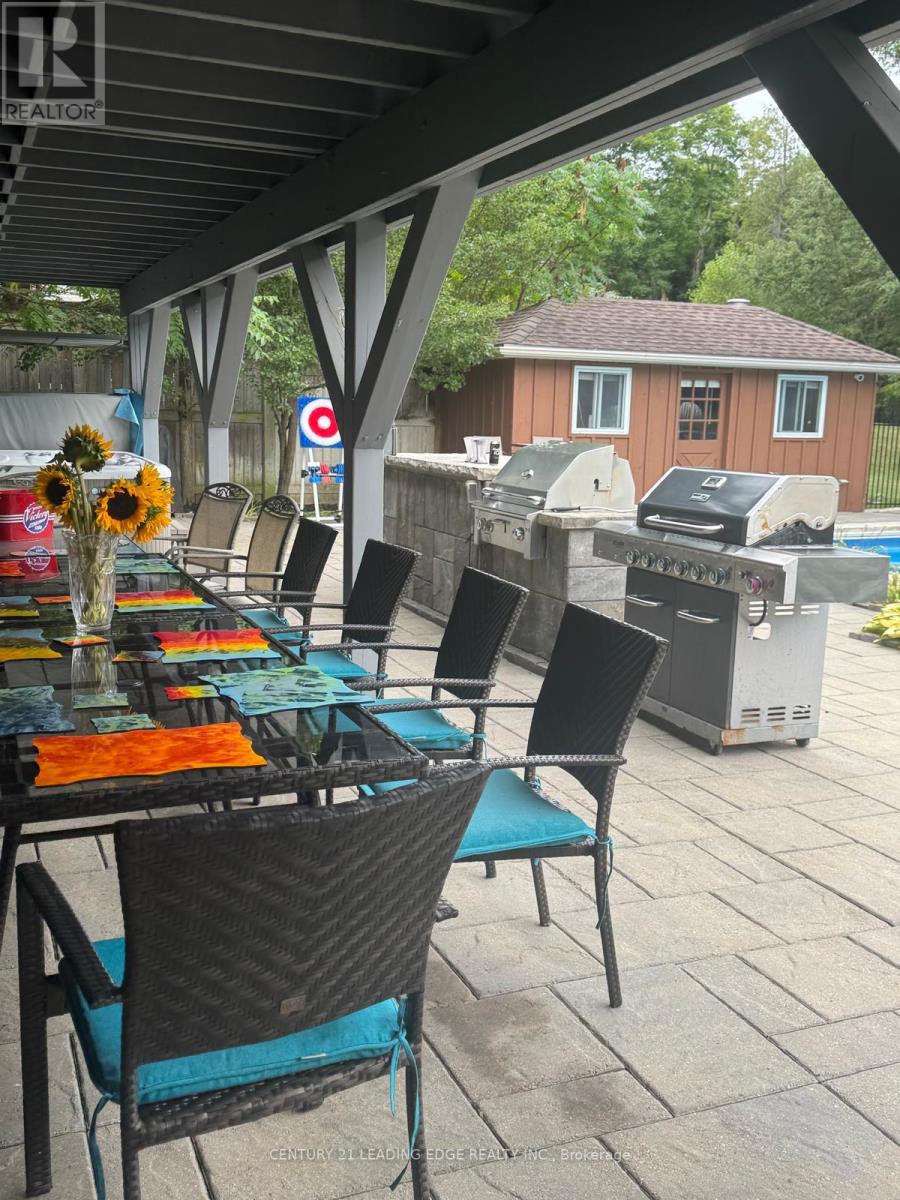 5165 Pineridge Drive, Milton, Ontario  L7J 2L7 - Photo 12 - W12890348