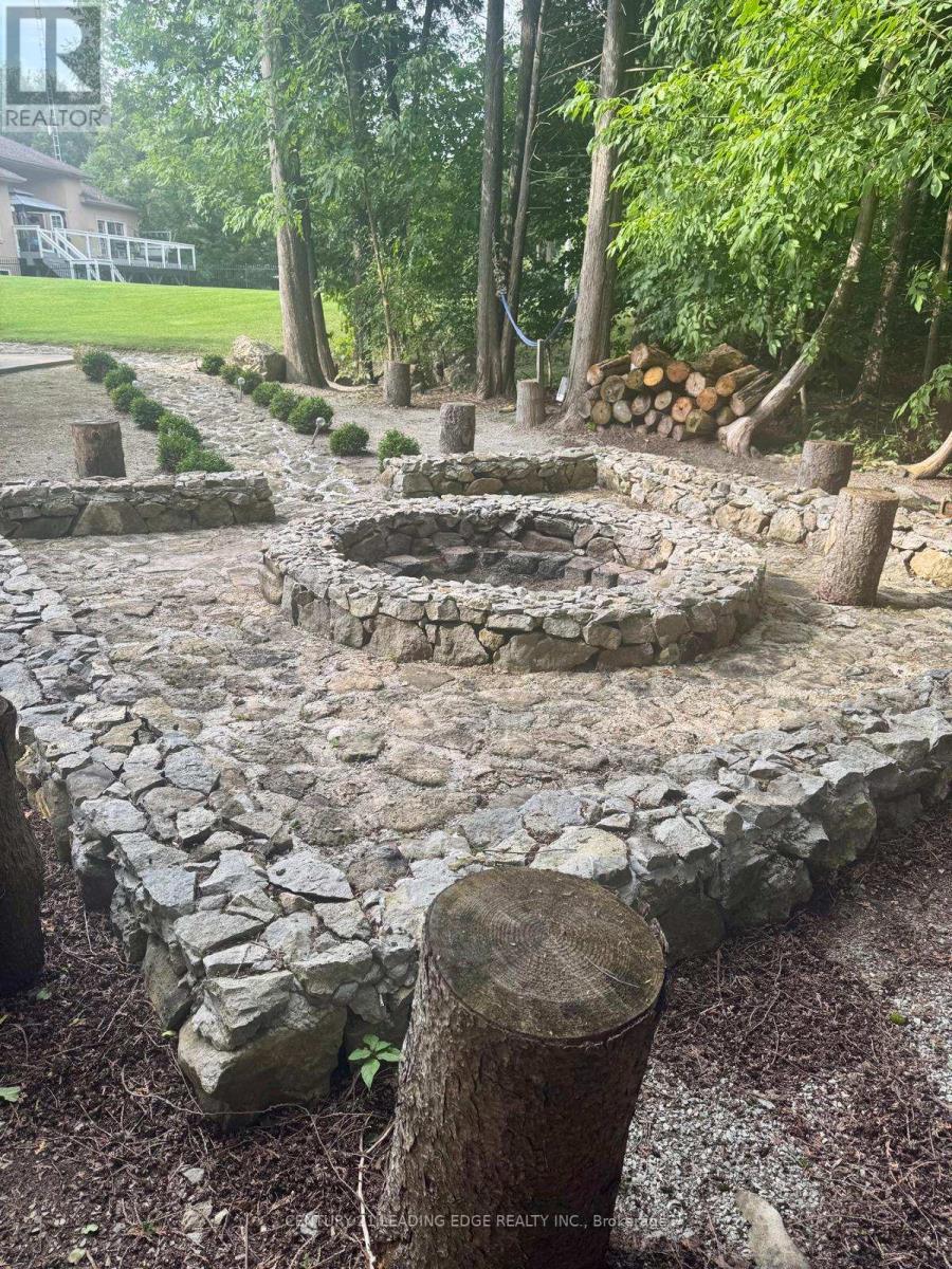 5165 Pineridge Drive, Milton, Ontario  L7J 2L7 - Photo 13 - W12890348