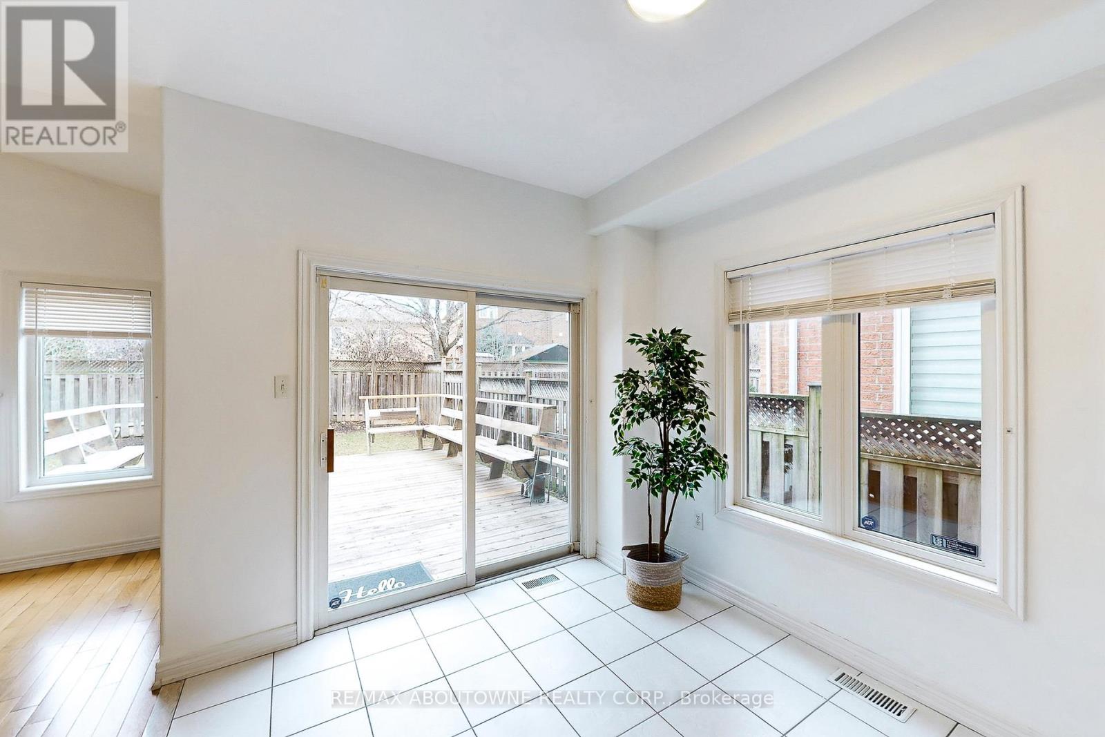 2457 Hilda Drive, Oakville, Ontario  L6H 7N5 - Photo 12 - W12890350