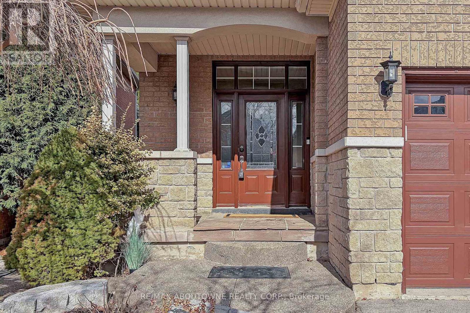 2457 Hilda Drive, Oakville, Ontario  L6H 7N5 - Photo 2 - W12890350