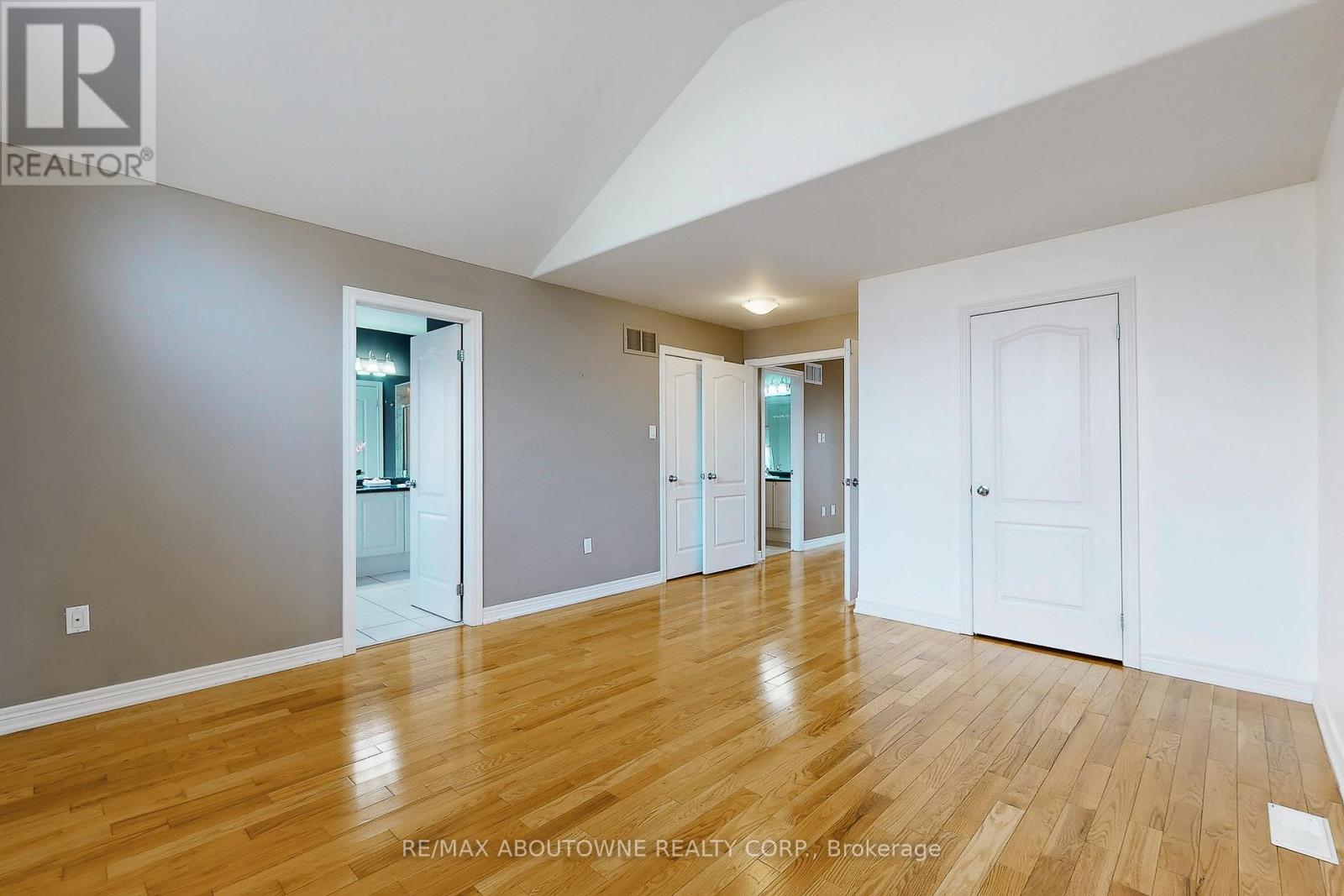 2457 Hilda Drive, Oakville, Ontario  L6H 7N5 - Photo 21 - W12890350