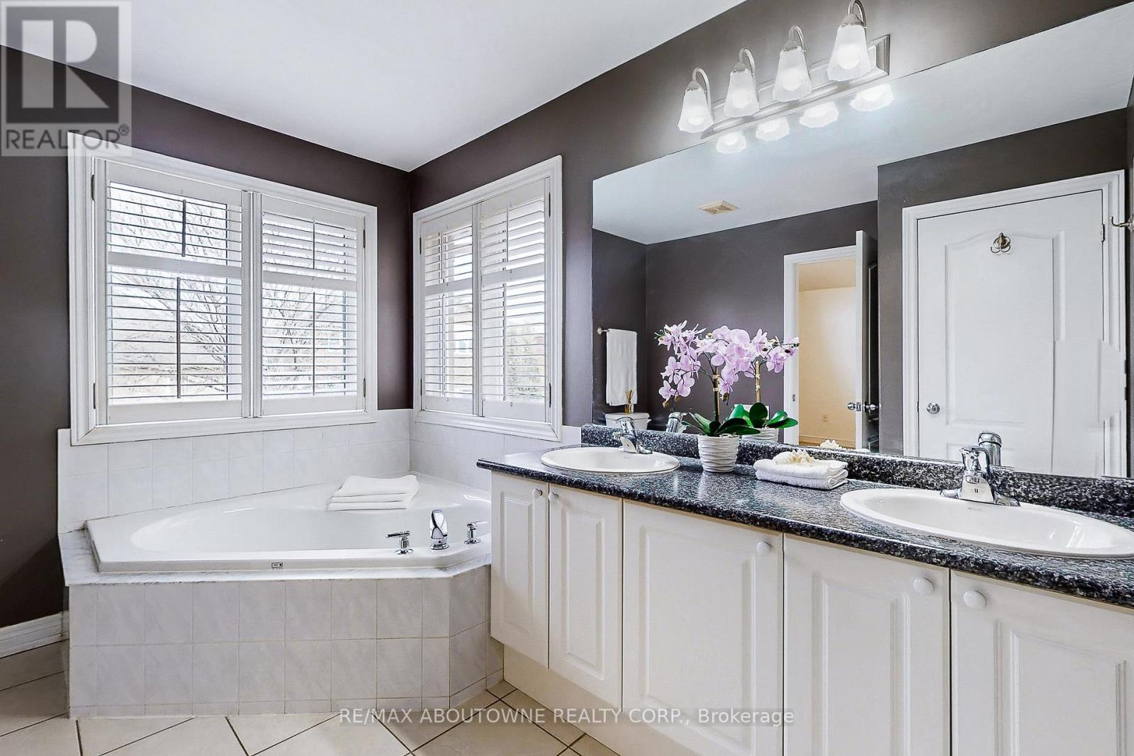 2457 Hilda Drive, Oakville, Ontario  L6H 7N5 - Photo 22 - W12890350