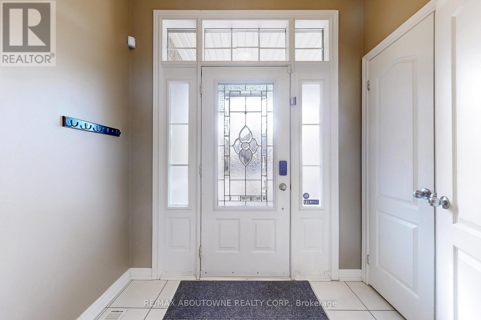 2457 Hilda Drive, Oakville, Ontario  L6H 7N5 - Photo 3 - W12890350