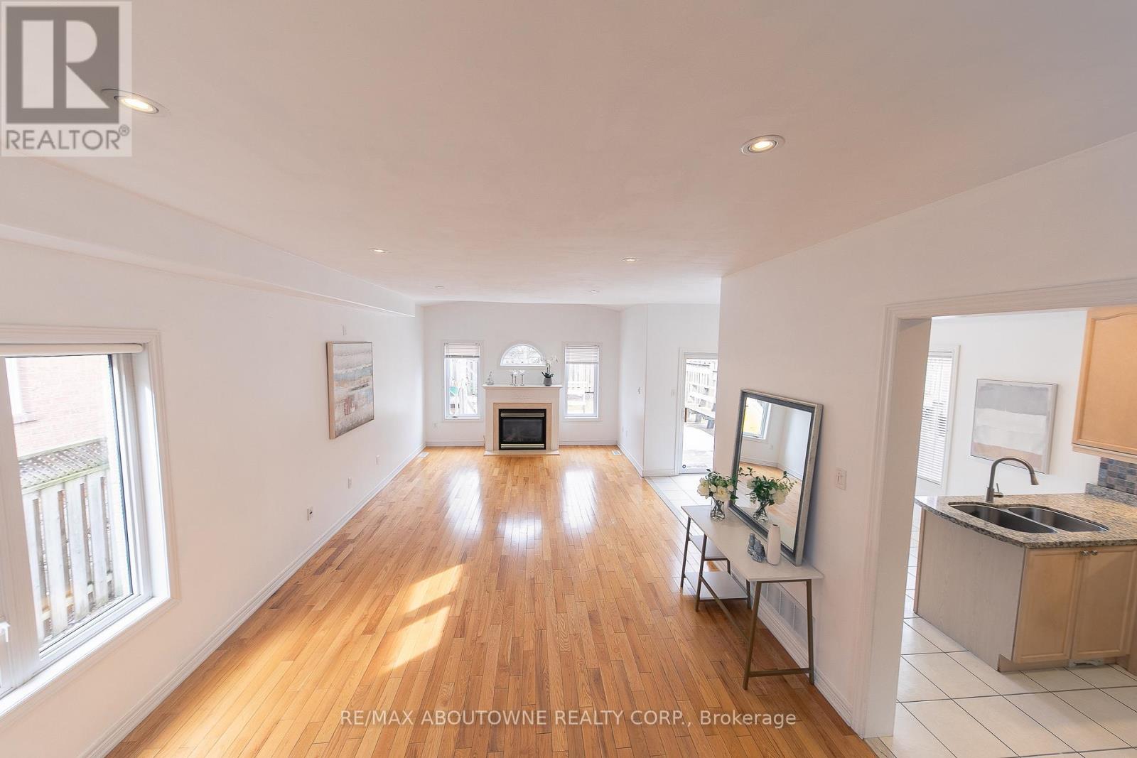 2457 Hilda Drive, Oakville, Ontario  L6H 7N5 - Photo 4 - W12890350