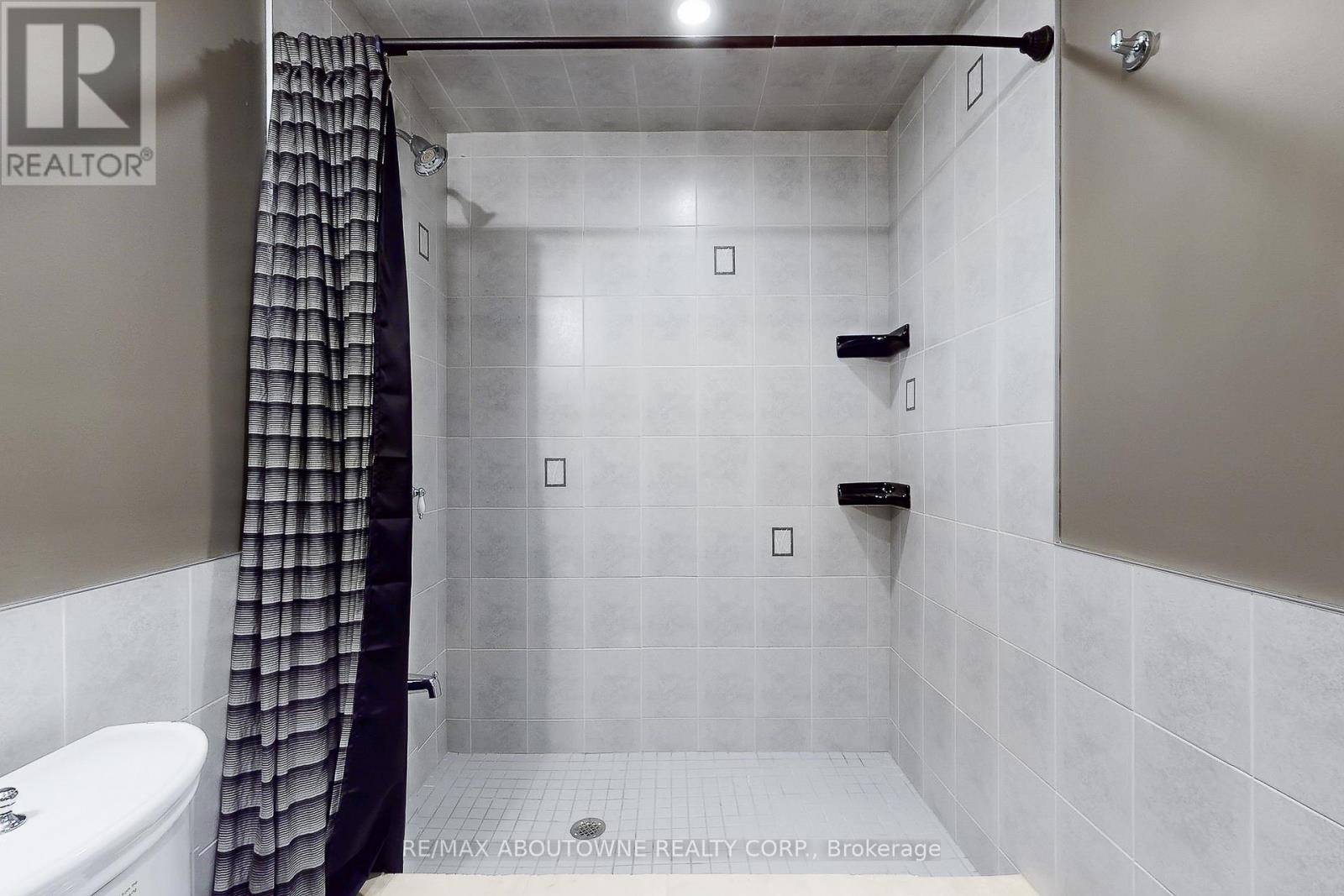 2457 Hilda Drive, Oakville, Ontario  L6H 7N5 - Photo 40 - W12890350