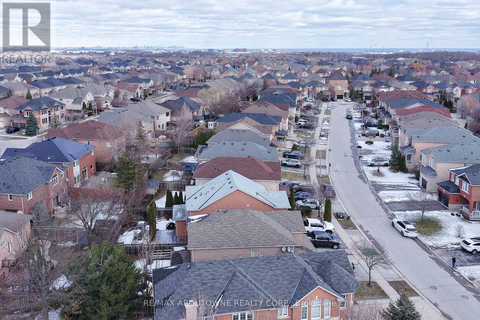 2457 Hilda Drive, Oakville, Ontario  L6H 7N5 - Photo 45 - W12890350