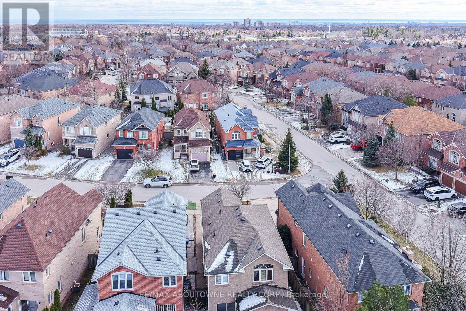 2457 Hilda Drive, Oakville, Ontario  L6H 7N5 - Photo 46 - W12890350