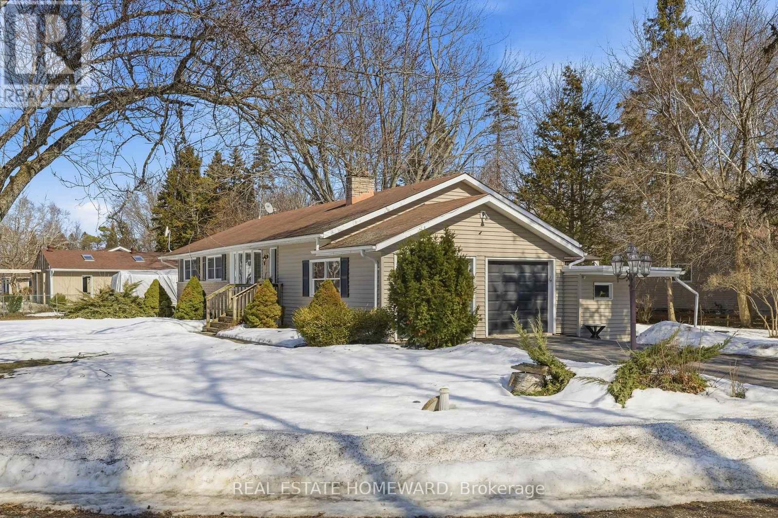 4 WAYNE CRESCENT, Quinte West, Ontario