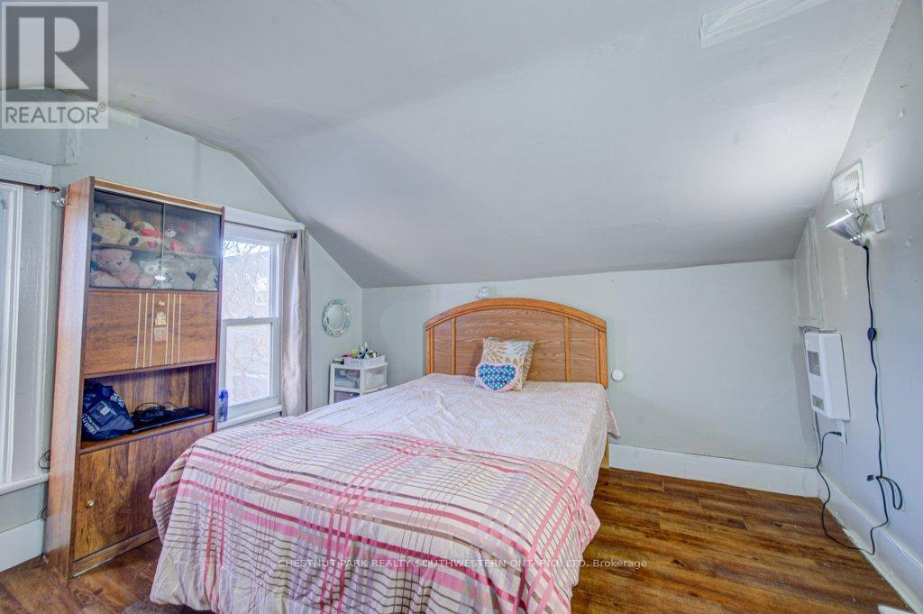 133 Darling Street, Brantford, Ontario  N3T 2L1 - Photo 11 - X12890276