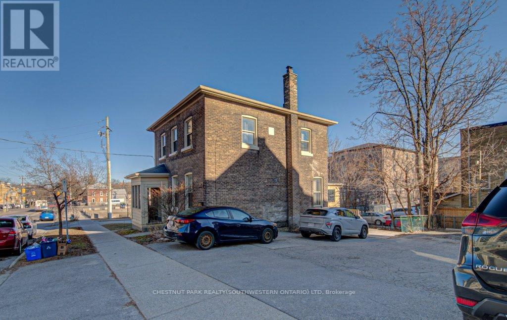 133 Darling Street, Brantford, Ontario  N3T 2L1 - Photo 2 - X12890276