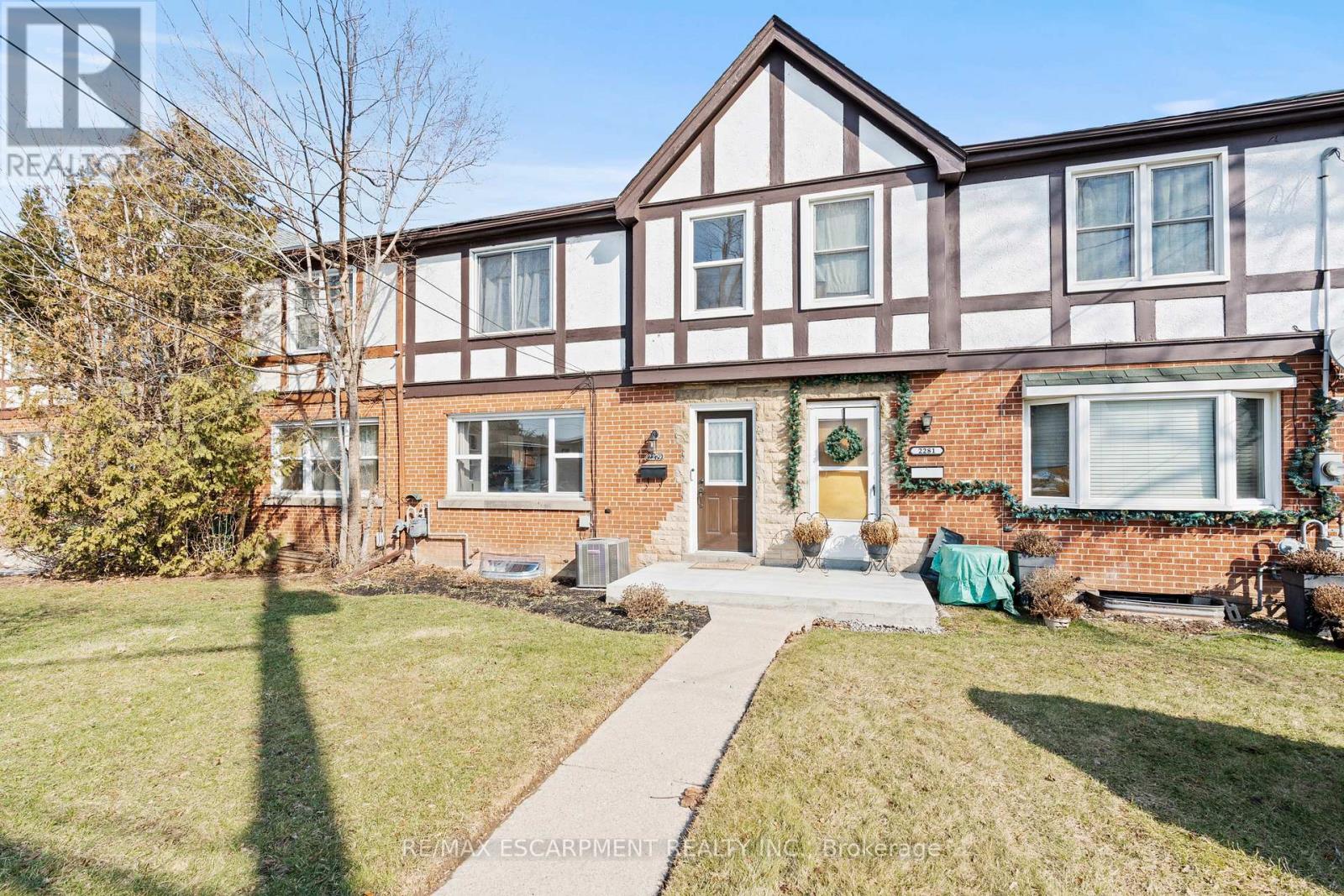 2279 King Street E, Hamilton, Ontario  L8K 1X4 - Photo 4 - X12890292