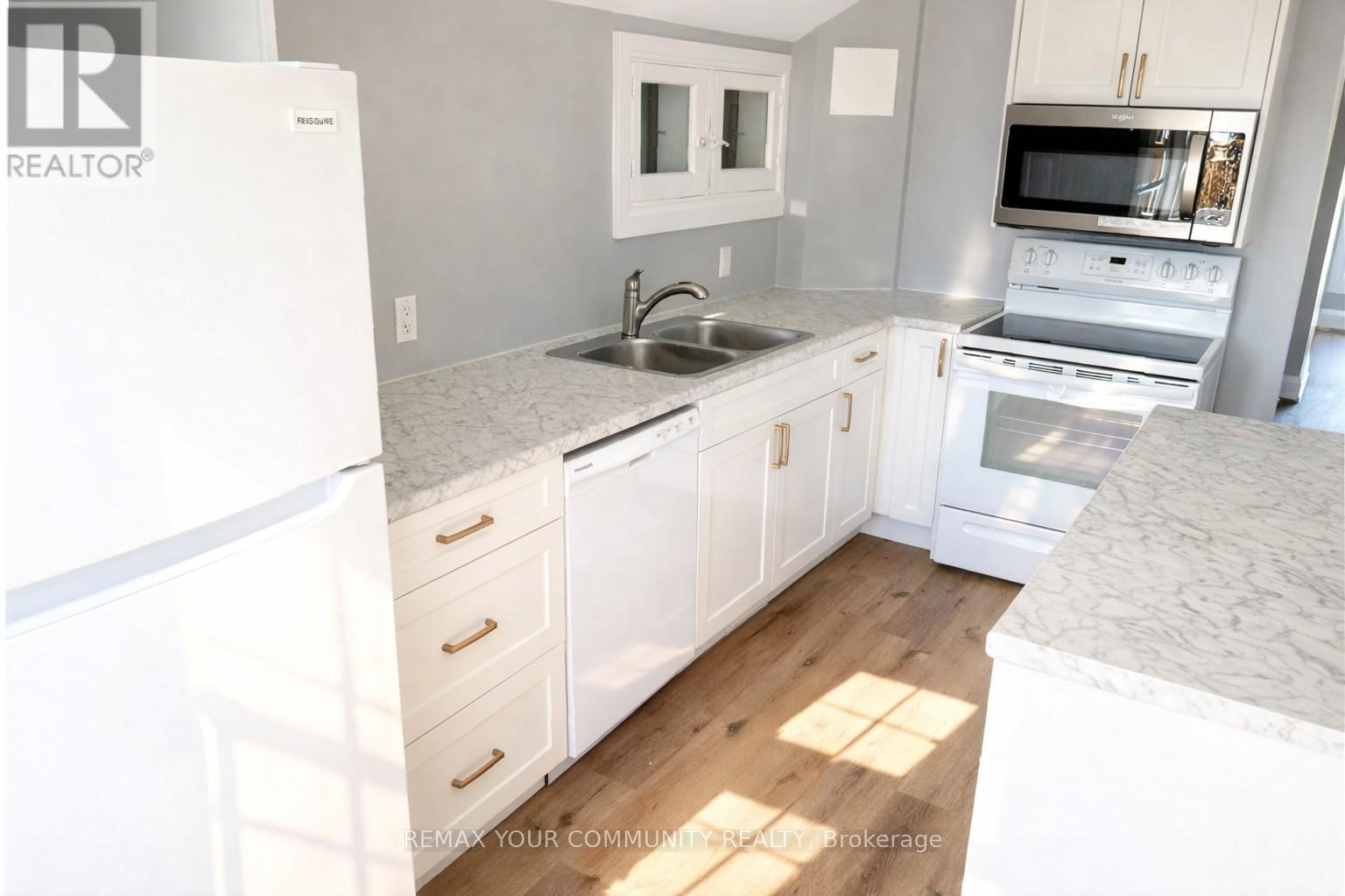 2nd Floor - 7 Mary Street E, Kawartha Lakes, Ontario  K9V 1V1 - Photo 4 - X12890326