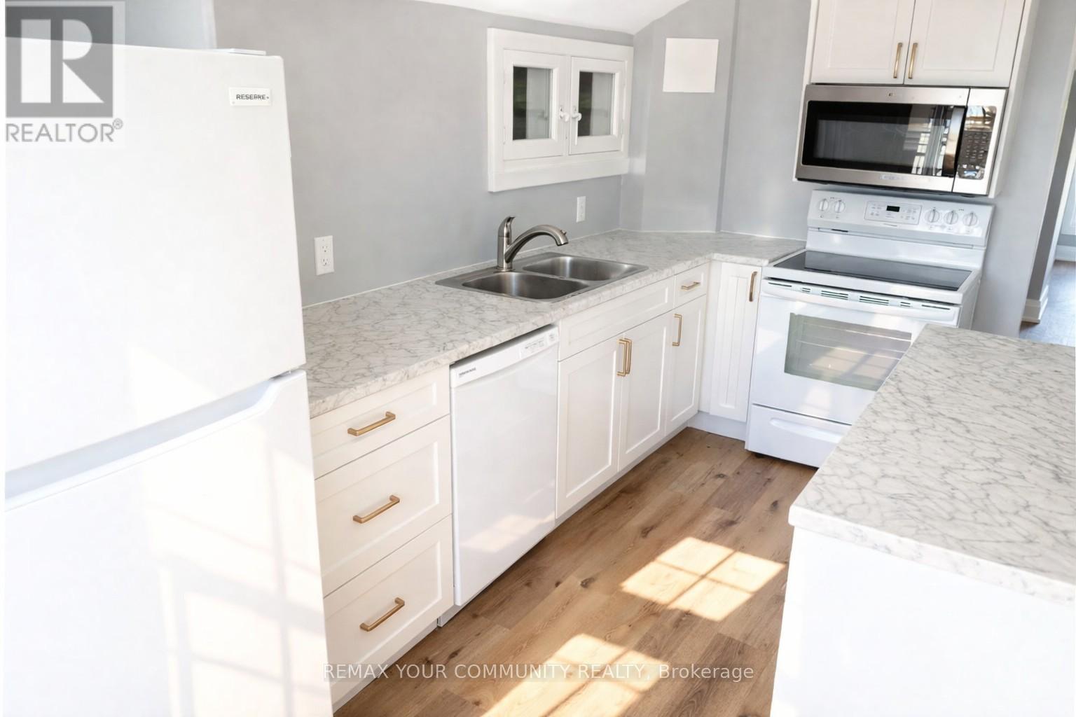 2nd Floor - 7 Mary Street E, Kawartha Lakes, Ontario  K9V 1V1 - Photo 5 - X12890326