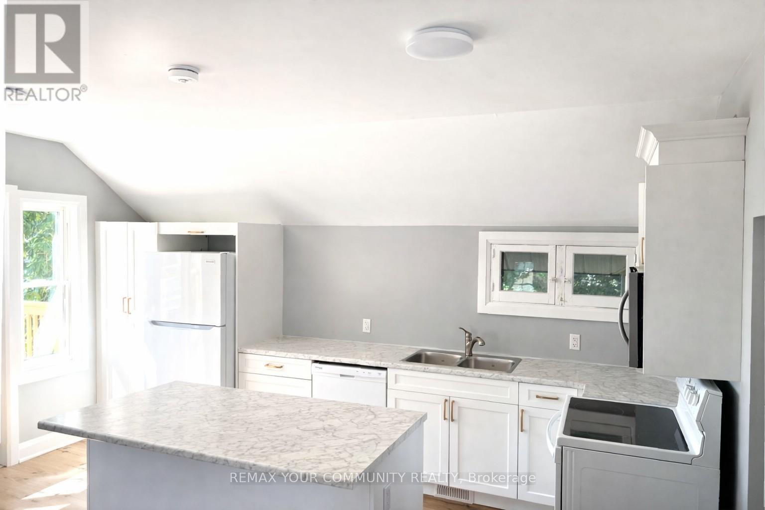 2nd Floor - 7 Mary Street E, Kawartha Lakes, Ontario  K9V 1V1 - Photo 6 - X12890326