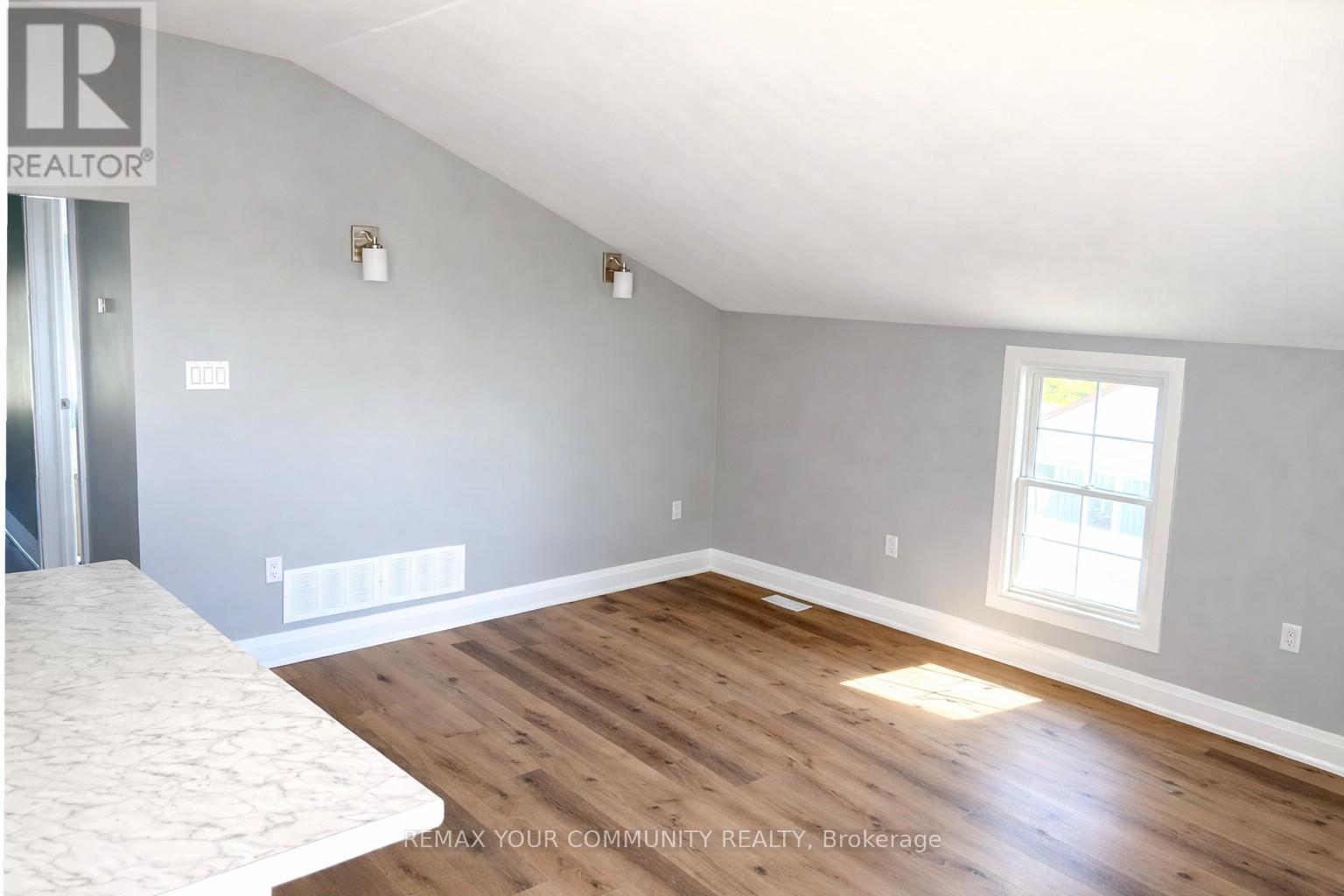 2nd Floor - 7 Mary Street E, Kawartha Lakes, Ontario  K9V 1V1 - Photo 8 - X12890326