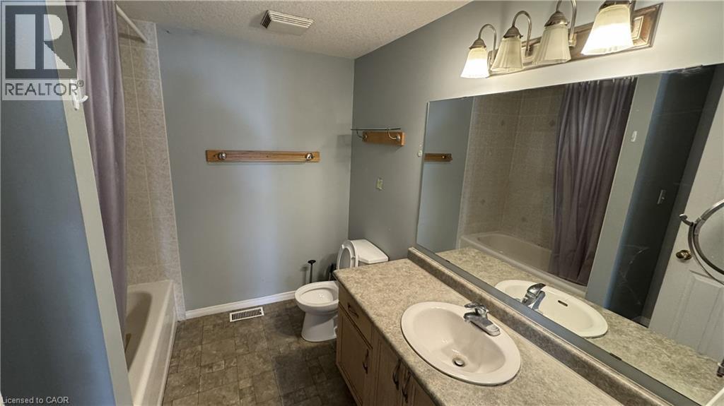 559 Violet Street, Waterloo, Ontario  N2V 2T8 - Photo 16 - 40810537