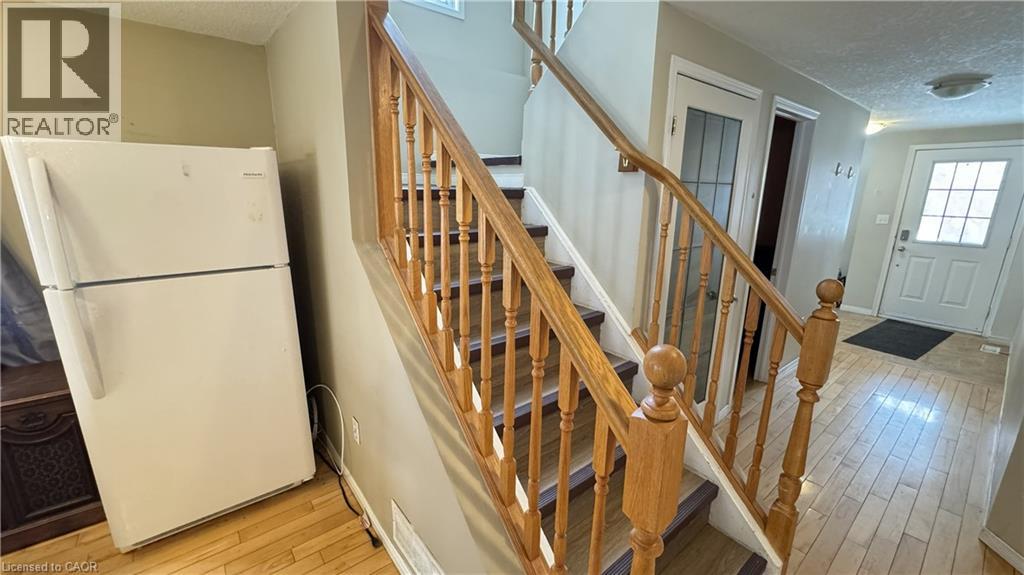 559 Violet Street, Waterloo, Ontario  N2V 2T8 - Photo 3 - 40810537