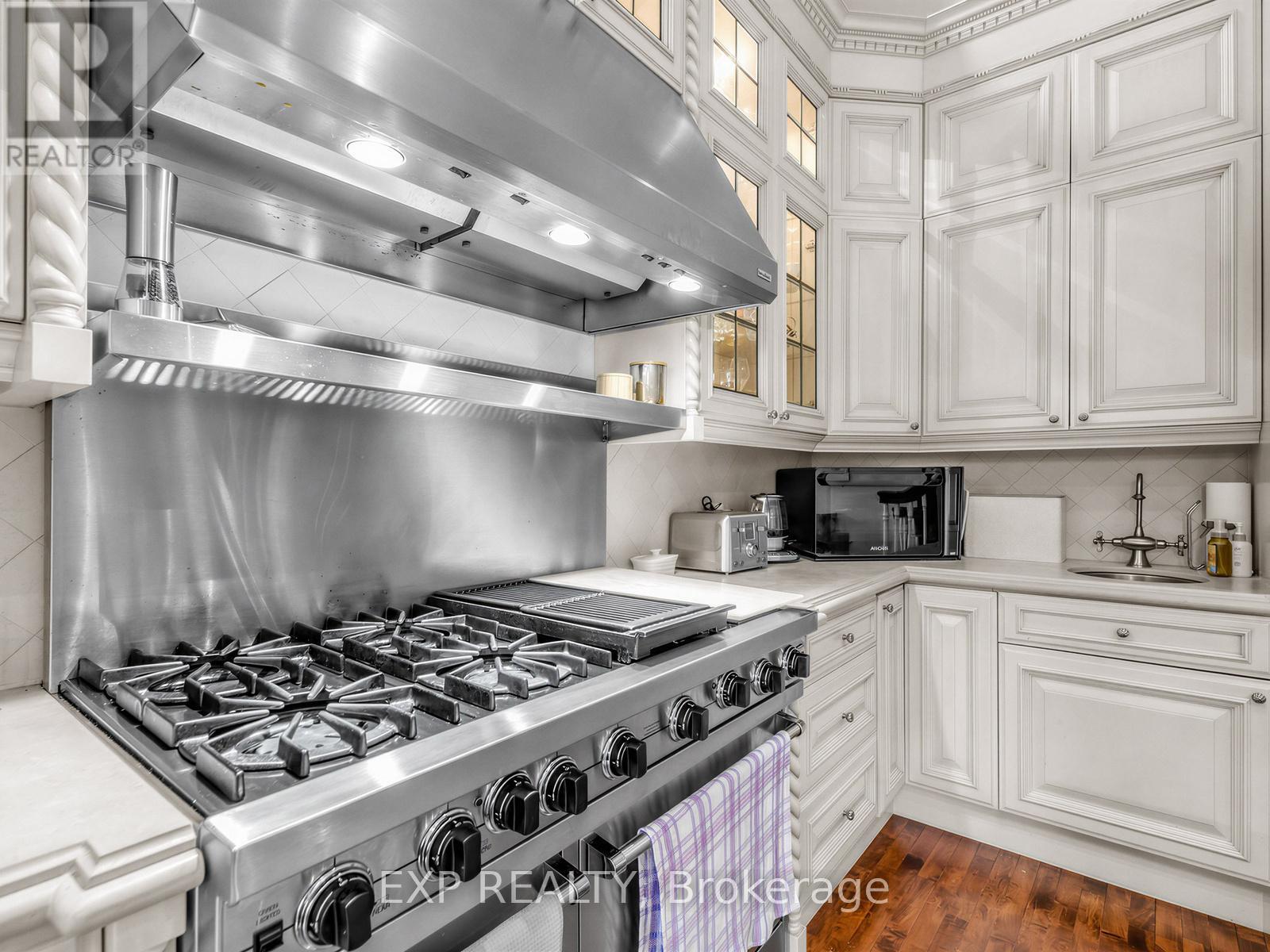 241 Poplar Plains Street, Toronto, Ontario  M4V 2N8 - Photo 13 - C12858802