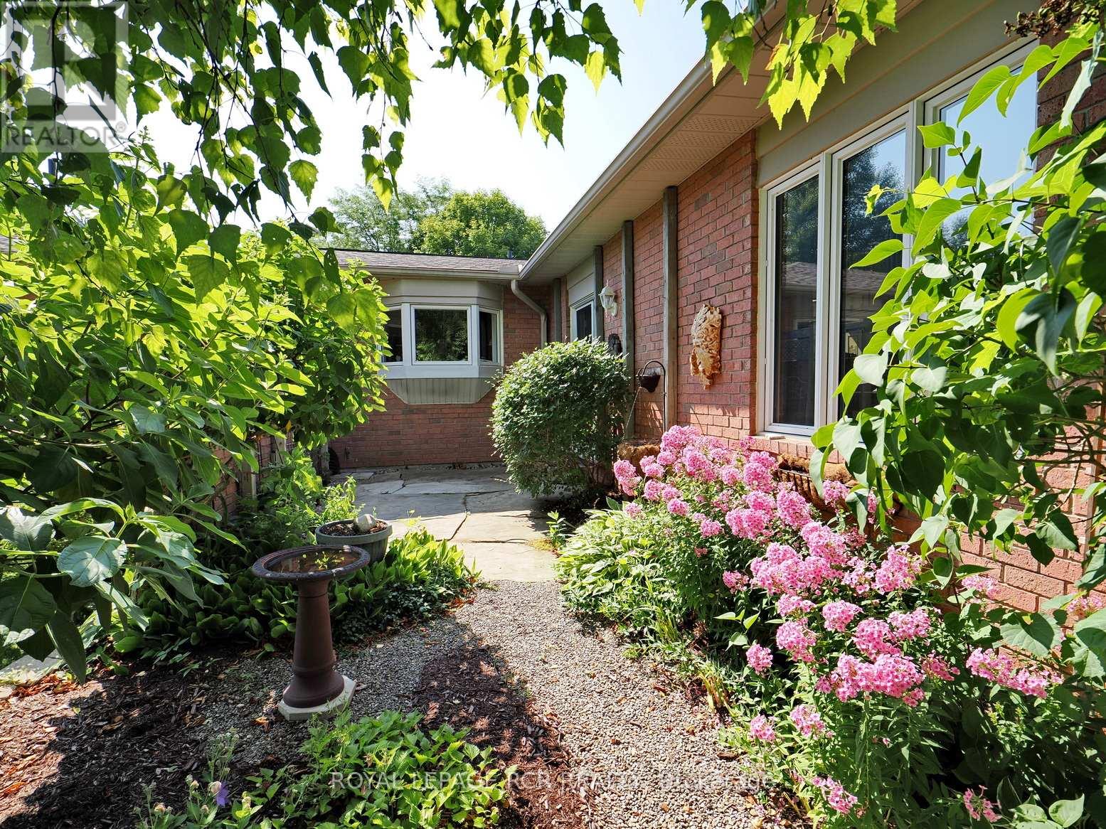 2 - 2-28 Reddington Drive, Caledon, Ontario  L7E 0E4 - Photo 27 - W12337270