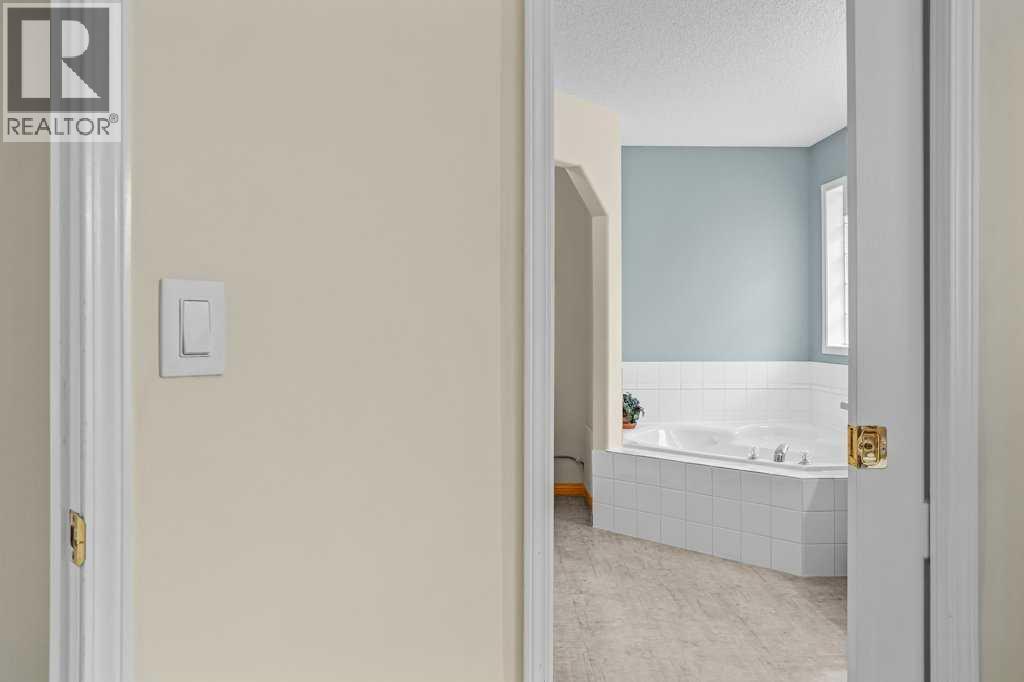 248 Lady Macdonald Drive, Canmore, Alberta  T1W 1H8 - Photo 29 - A2293573