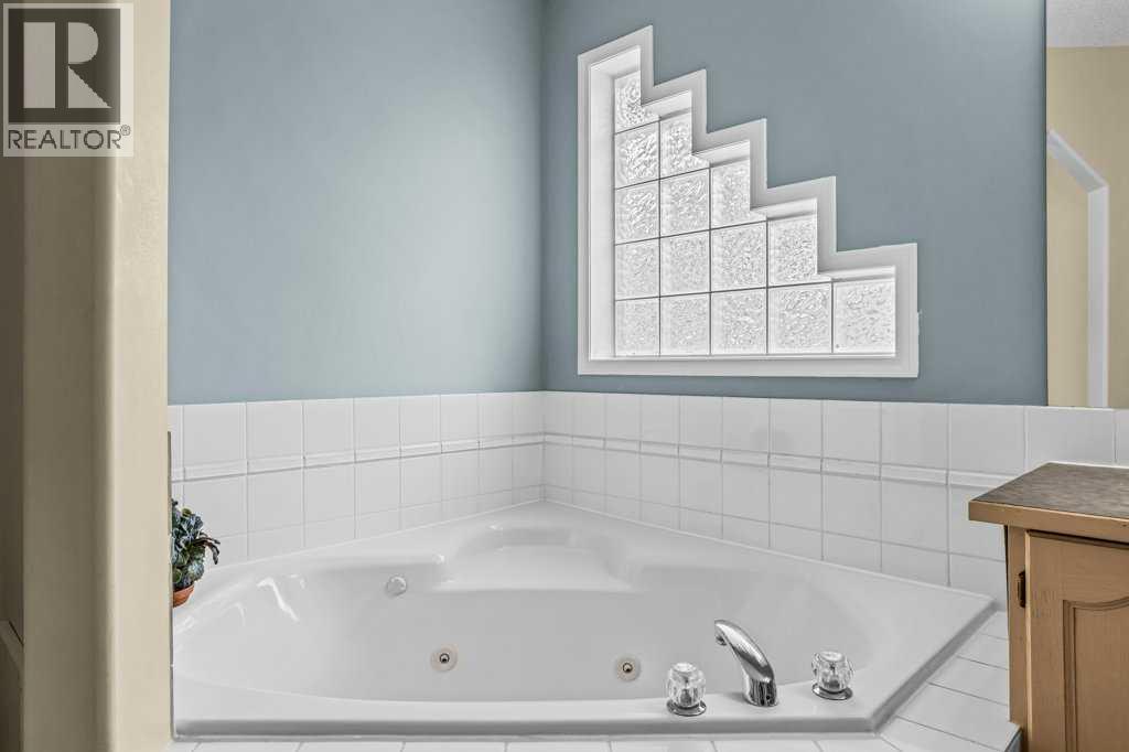 248 Lady Macdonald Drive, Canmore, Alberta  T1W 1H8 - Photo 32 - A2293573