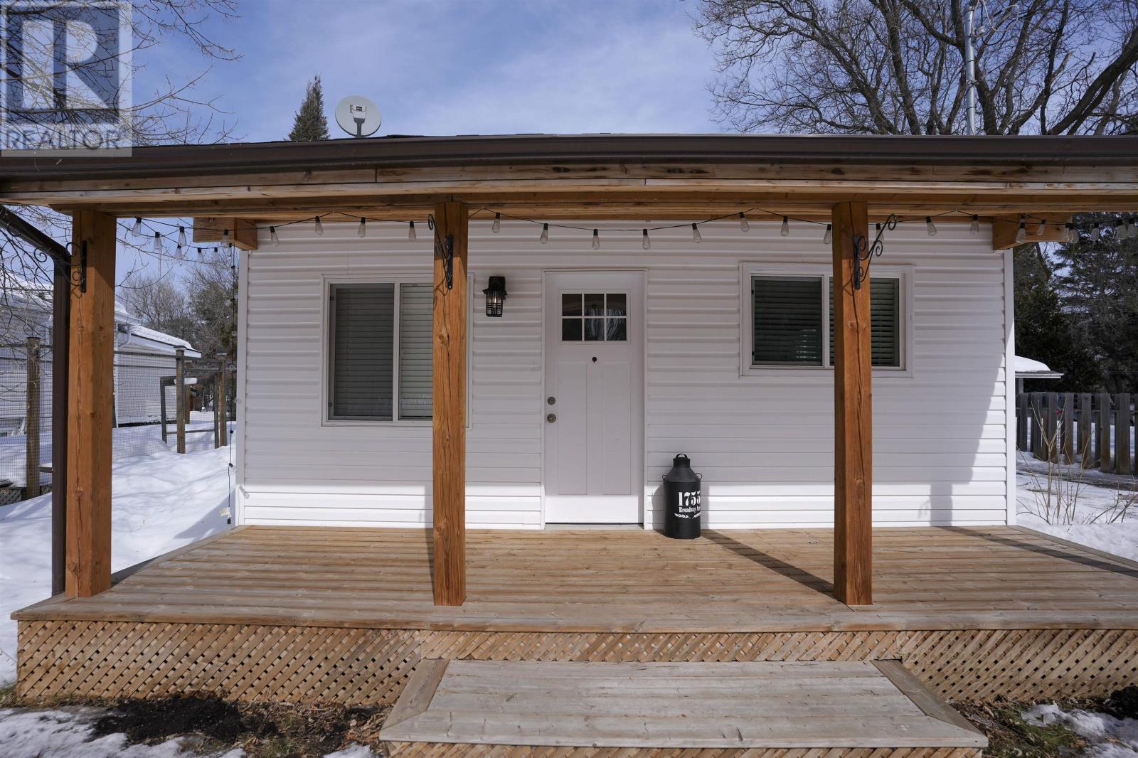 1755 Broadway Ave, Thunder Bay, Ontario  P7K 1M6 - Photo 2 - TB2600460