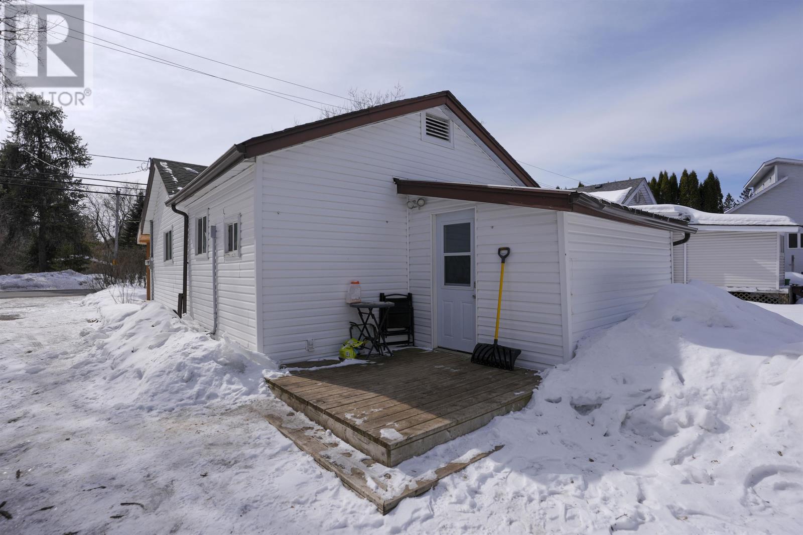 1755 Broadway Ave, Thunder Bay, Ontario  P7K 1M6 - Photo 3 - TB2600460