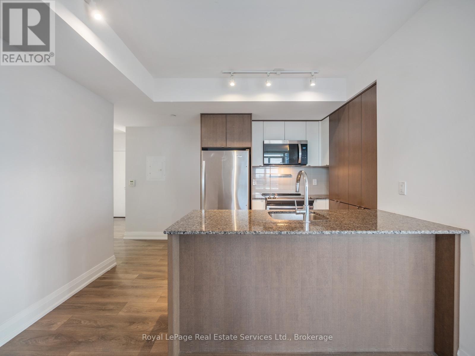 2107 - 9 Valhalla Inn Road, Toronto, Ontario  M9B 1B2 - Photo 4 - W12890644