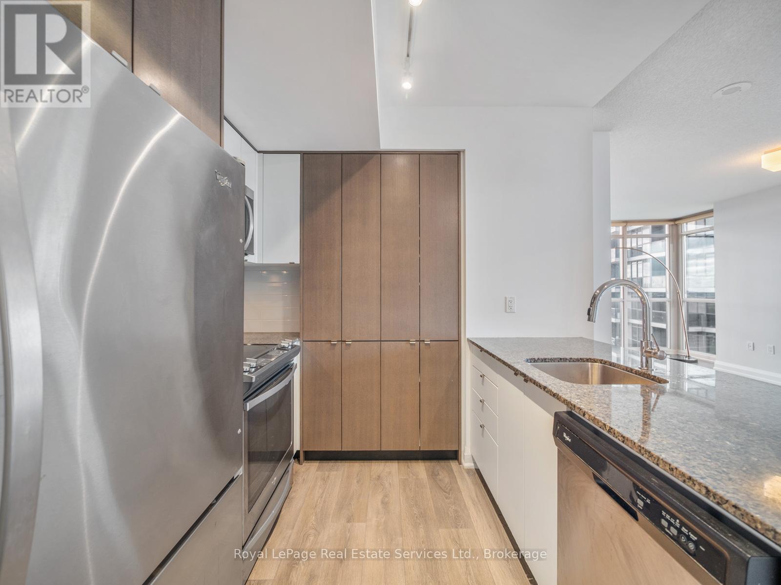 2107 - 9 Valhalla Inn Road, Toronto, Ontario  M9B 1B2 - Photo 5 - W12890644