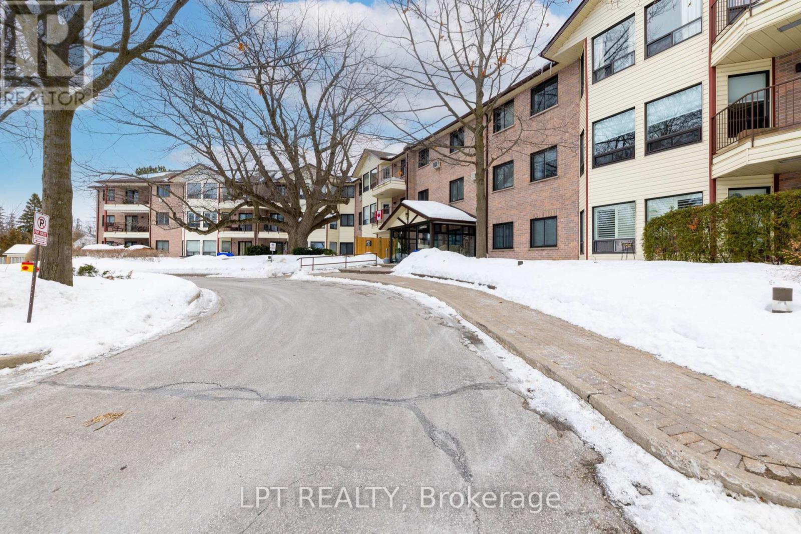 309 - 111 Grew Boulevard, Georgina (Sutton & Jackson's Point), Ontario  L0E 1R0 - Photo 2 - N12847658