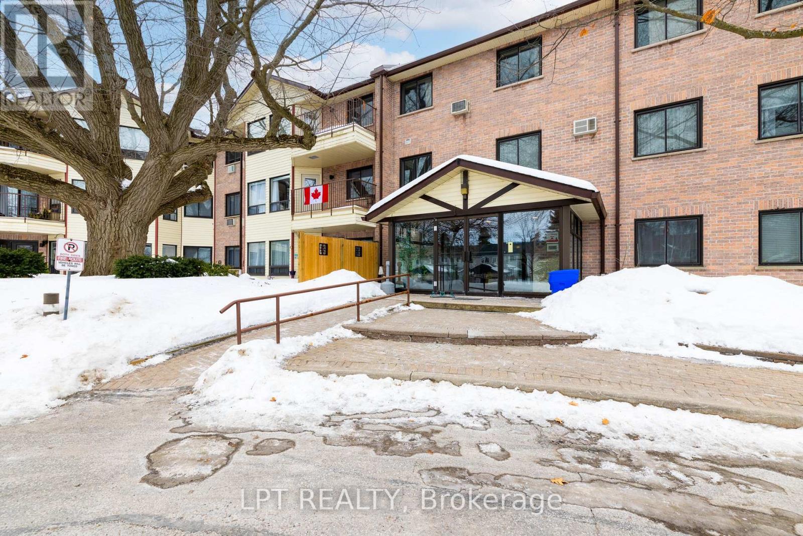 309 - 111 Grew Boulevard, Georgina (Sutton & Jackson's Point), Ontario  L0E 1R0 - Photo 3 - N12847658