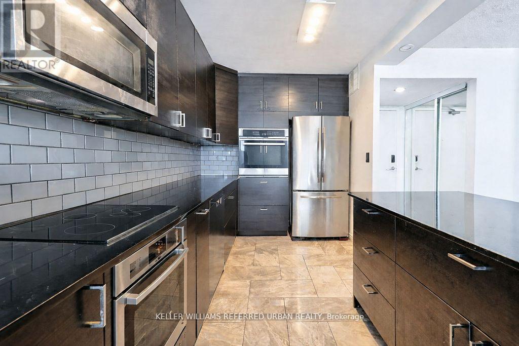 1811 - 10 Martha Eaton Way, Toronto, Ontario  M6M 5B3 - Photo 3 - W12889588