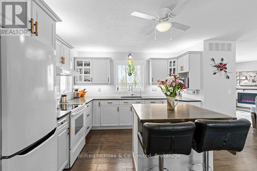 24 Shore Drive, South Bruce Peninsula, Ontario  N0H 1A0 - Photo 16 - X12890586