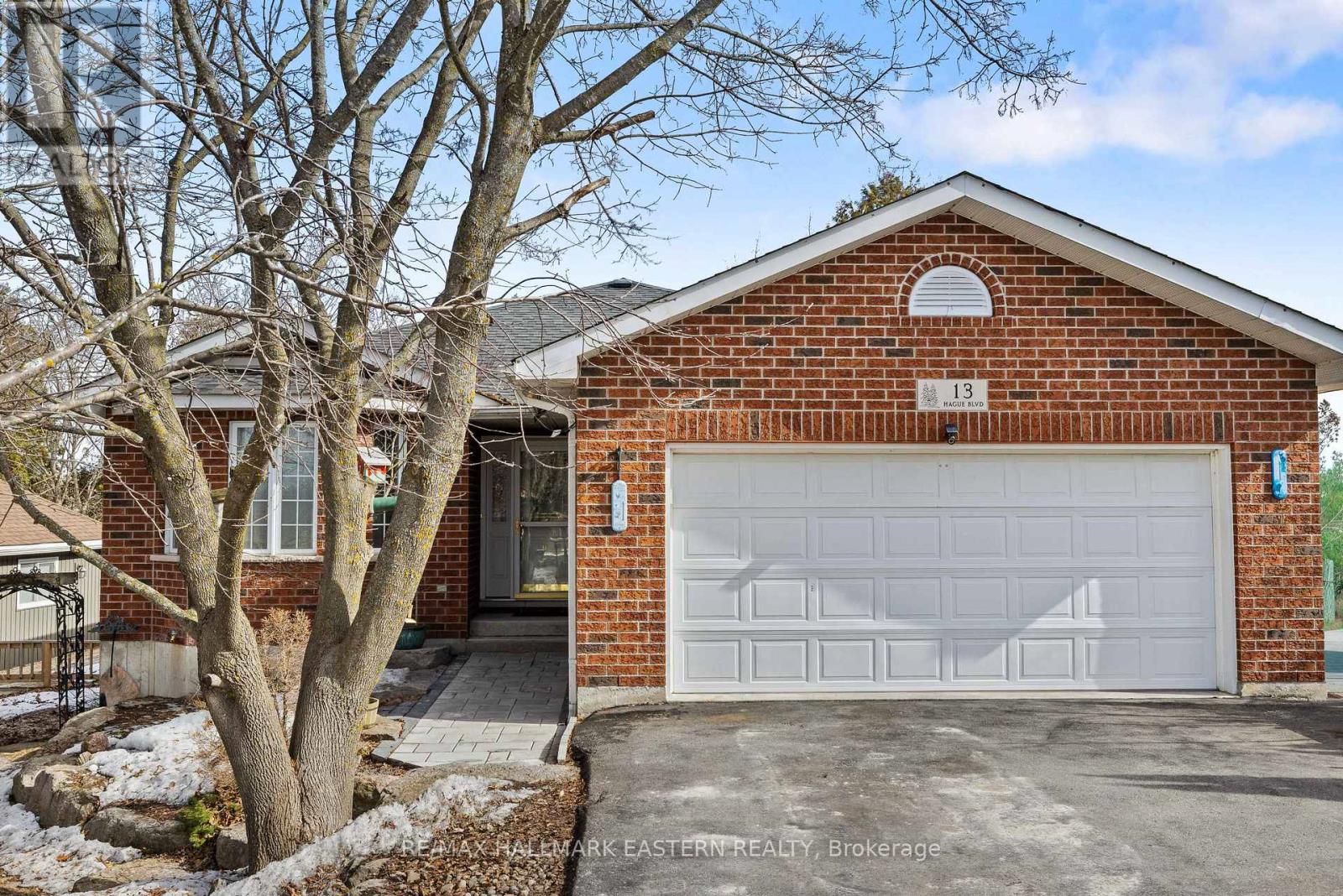 13 Hague Boulevard, Selwyn, Ontario  K0L 2H0 - Photo 2 - X12890666