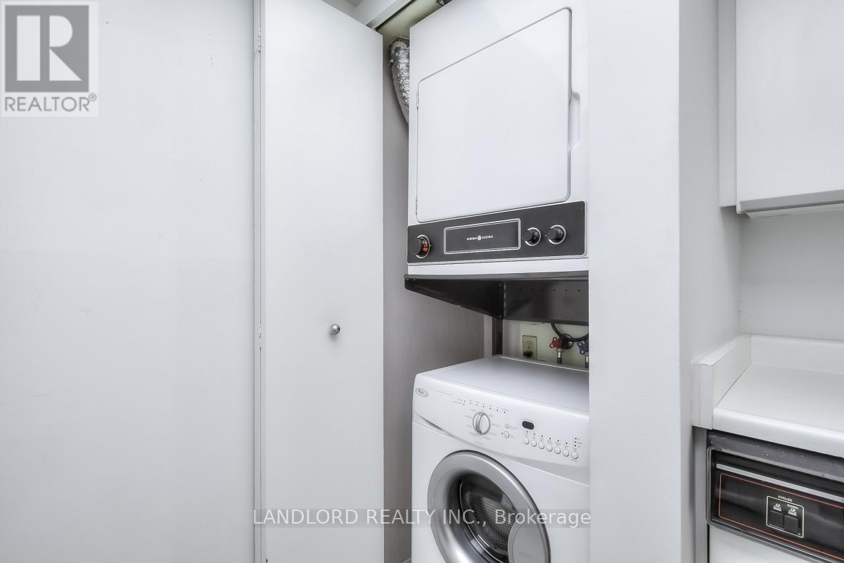 1006 - 1001 Bay Street, Toronto, Ontario  M5S 3A6 - Photo 10 - C12890416