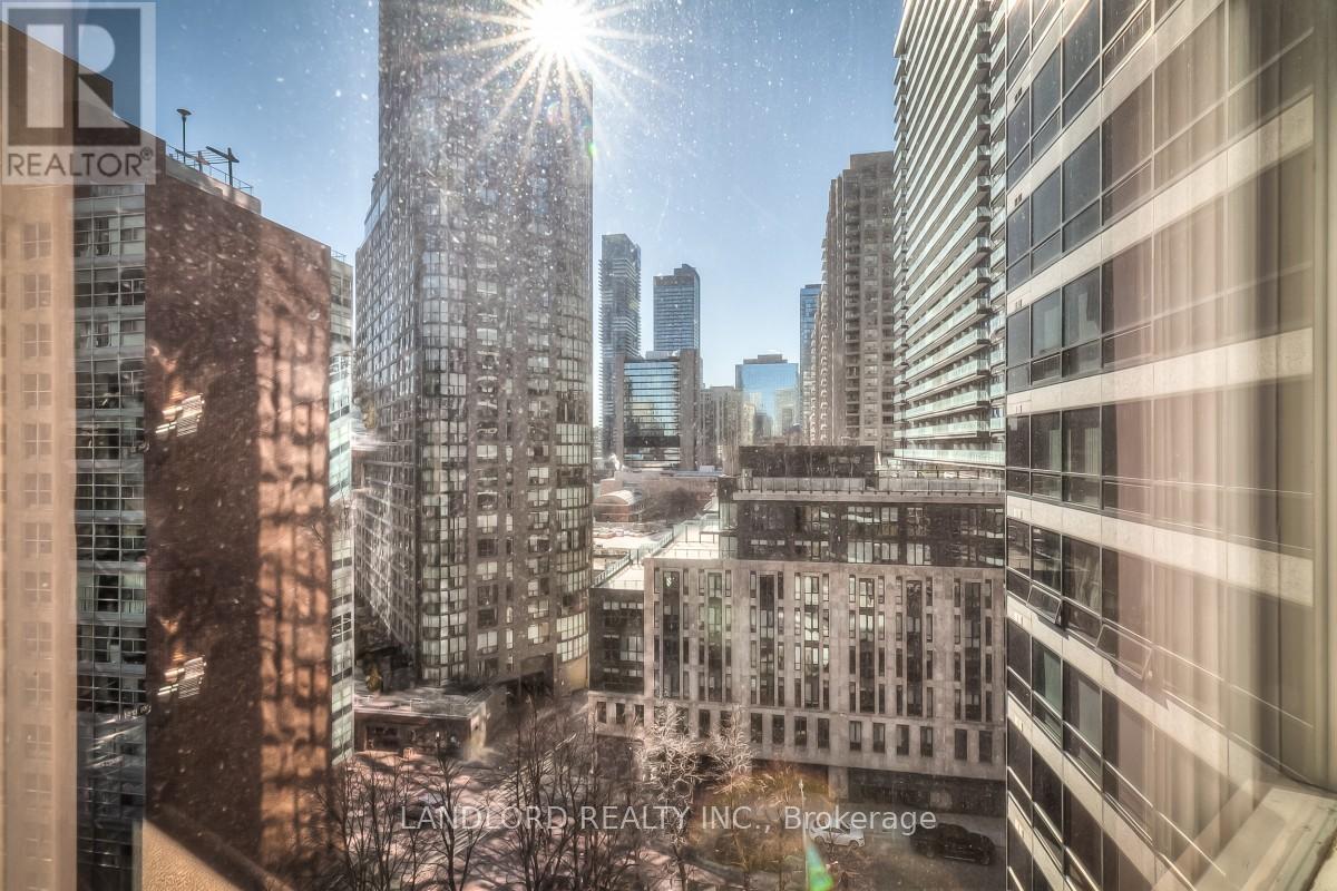 1006 - 1001 Bay Street, Toronto, Ontario  M5S 3A6 - Photo 17 - C12890416