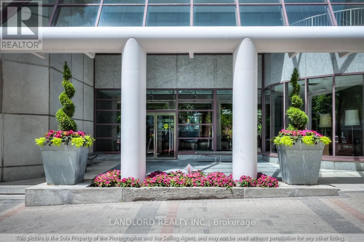 1006 - 1001 Bay Street, Toronto, Ontario  M5S 3A6 - Photo 19 - C12890416