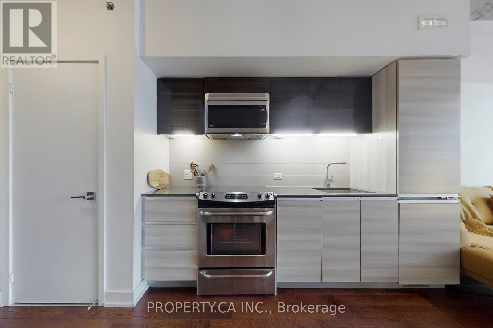 1205 - 20 Minowan Miikan Lane, Toronto (Little Portugal), Ontario  M6J 0E5 - Photo 12 - C12890432