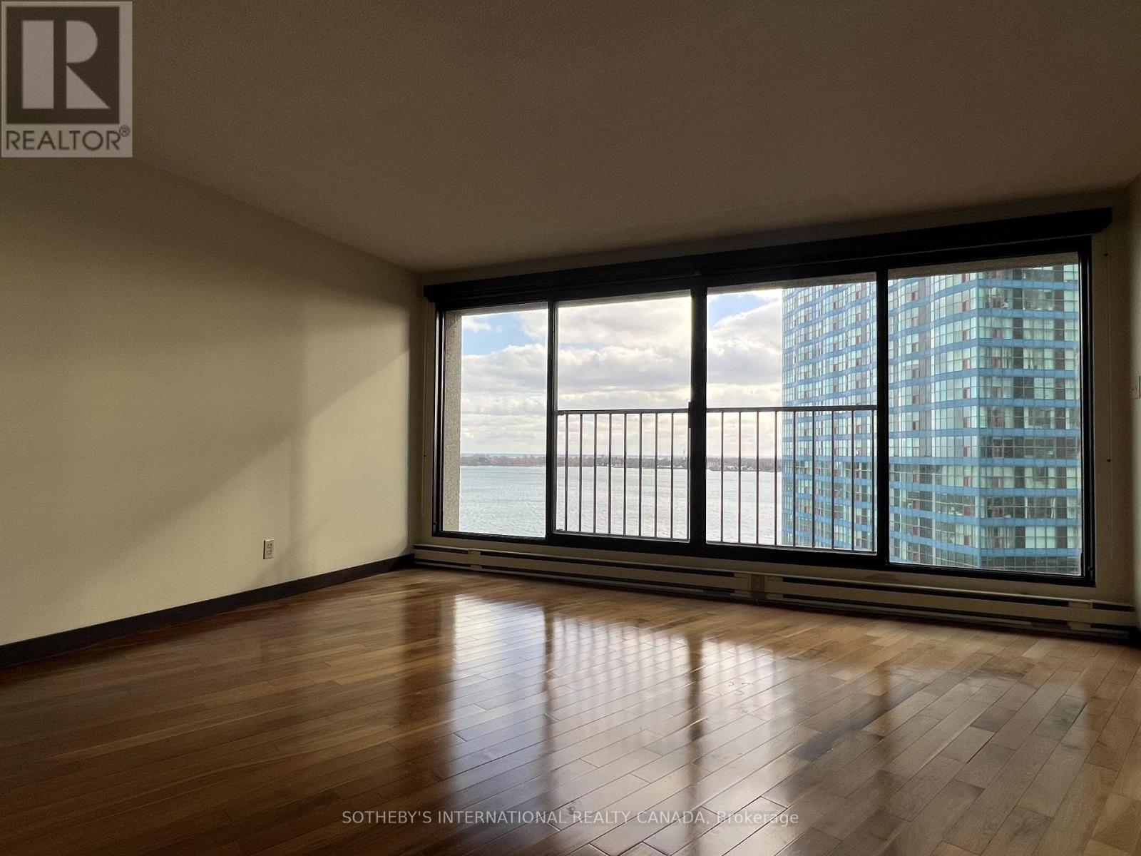 1414 - 55 Harbour Square, Toronto, Ontario  M5E 2L1 - Photo 10 - C12890462