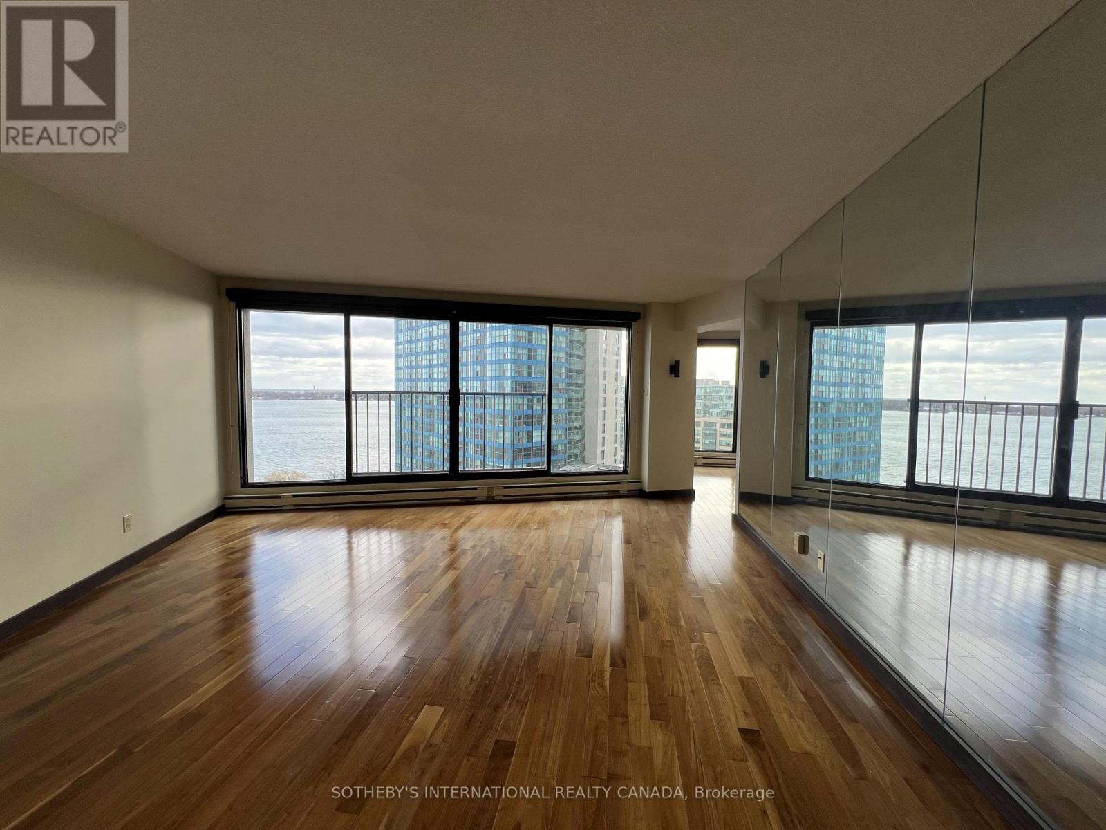 1414 - 55 Harbour Square, Toronto, Ontario  M5E 2L1 - Photo 9 - C12890462