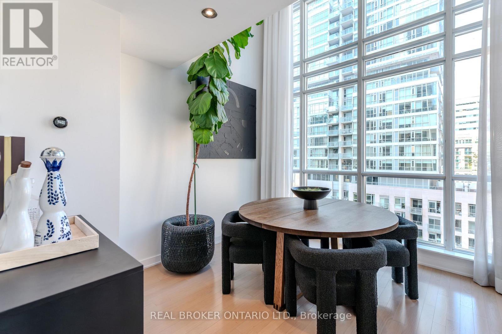 Lph22 - 21 Nelson Street, Toronto (Waterfront Communities), Ontario  M5V 1T8 - Photo 2 - C12890508