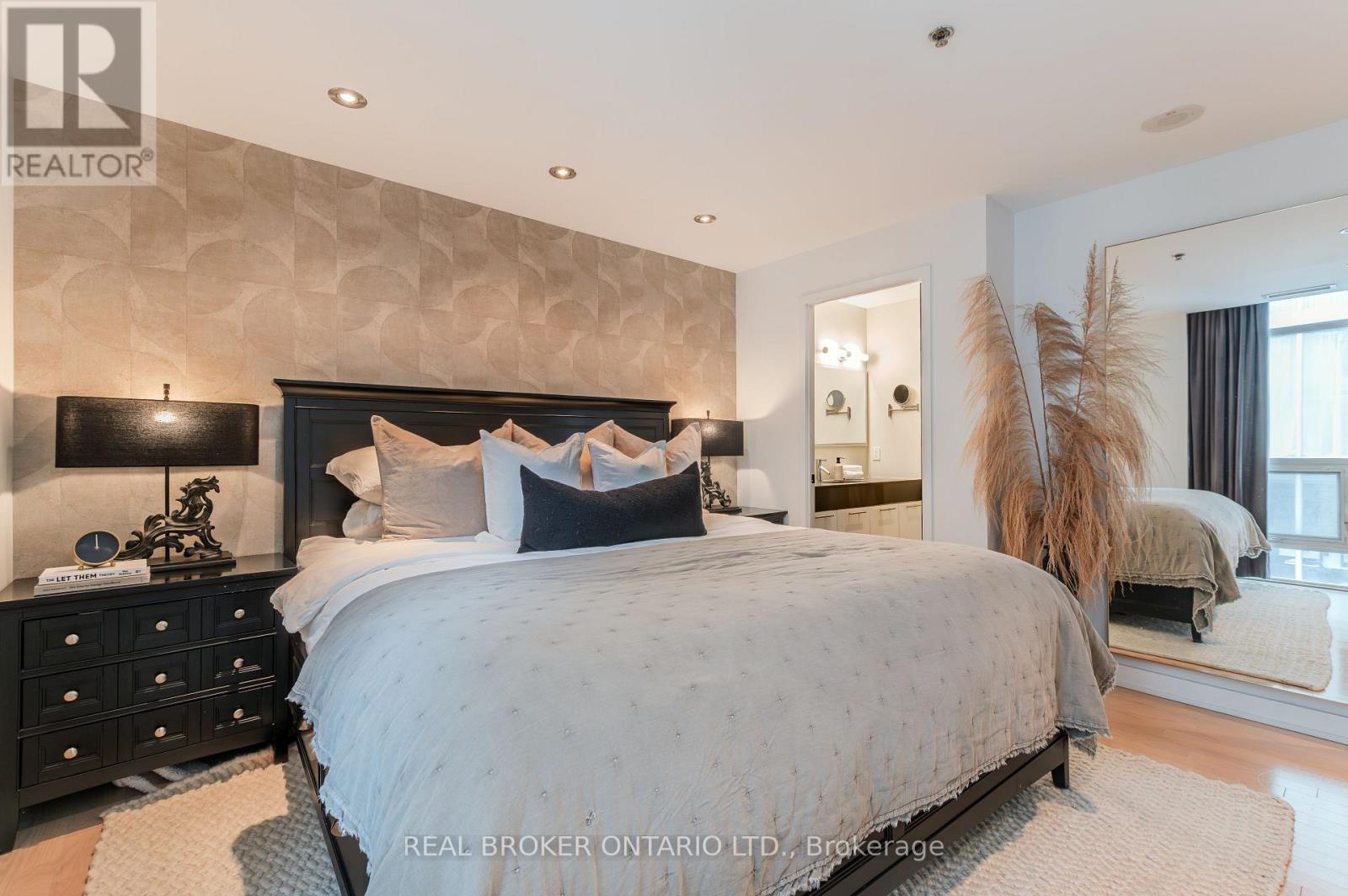 Lph22 - 21 Nelson Street, Toronto (Waterfront Communities), Ontario  M5V 1T8 - Photo 25 - C12890508