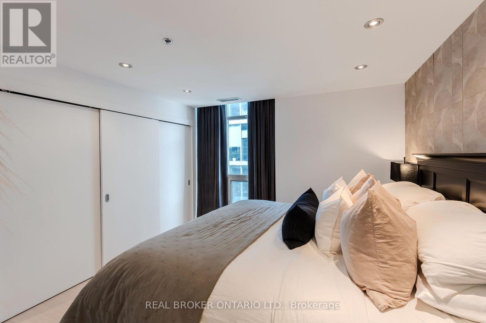 Lph22 - 21 Nelson Street, Toronto (Waterfront Communities), Ontario  M5V 1T8 - Photo 27 - C12890508