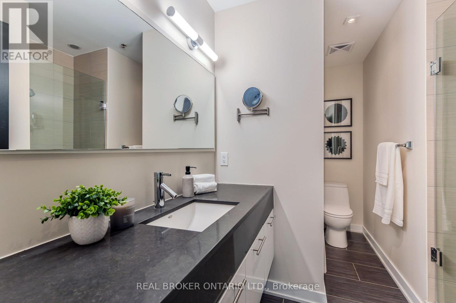 Lph22 - 21 Nelson Street, Toronto (Waterfront Communities), Ontario  M5V 1T8 - Photo 29 - C12890508