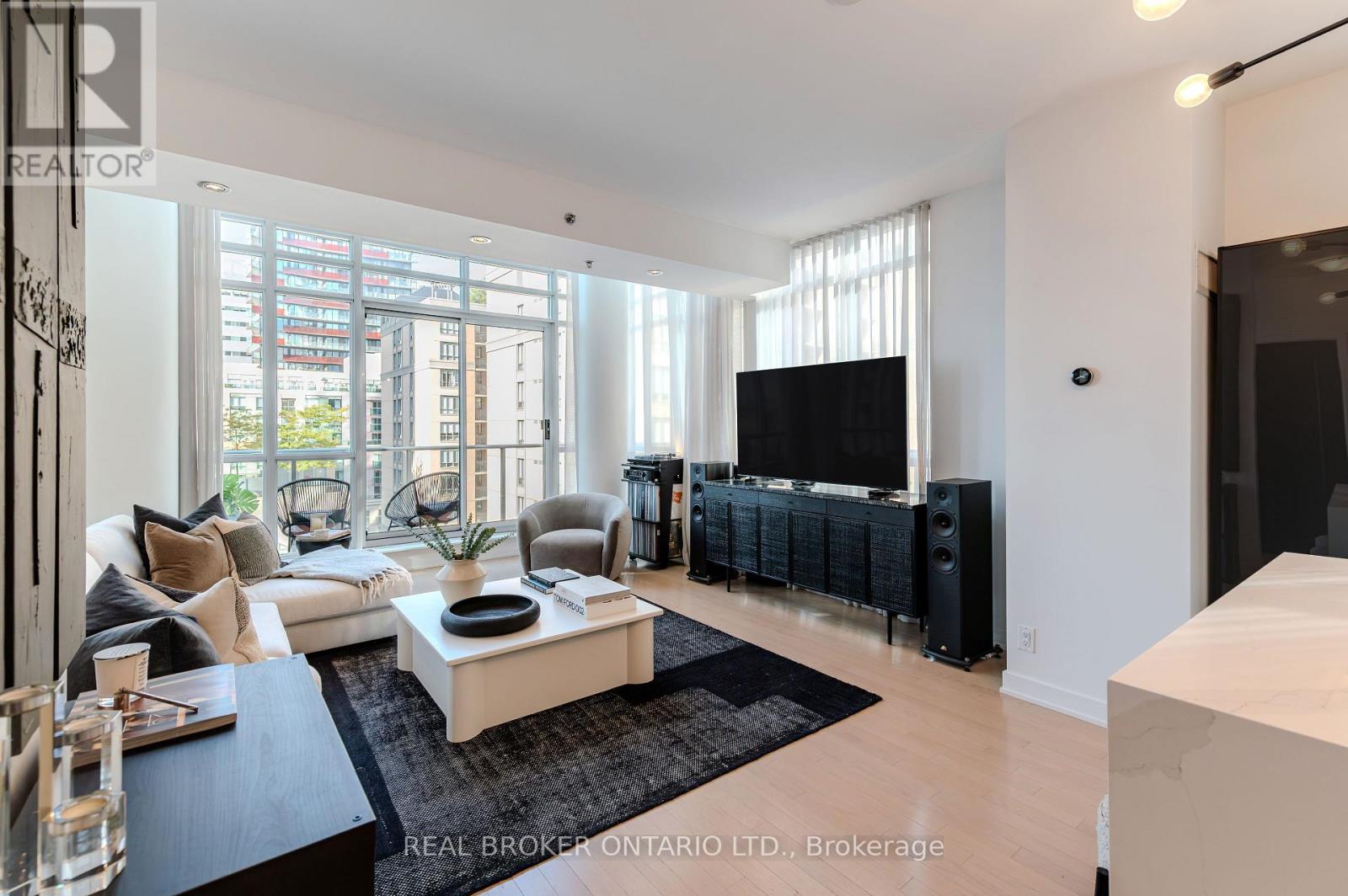 Lph22 - 21 Nelson Street, Toronto (Waterfront Communities), Ontario  M5V 1T8 - Photo 7 - C12890508