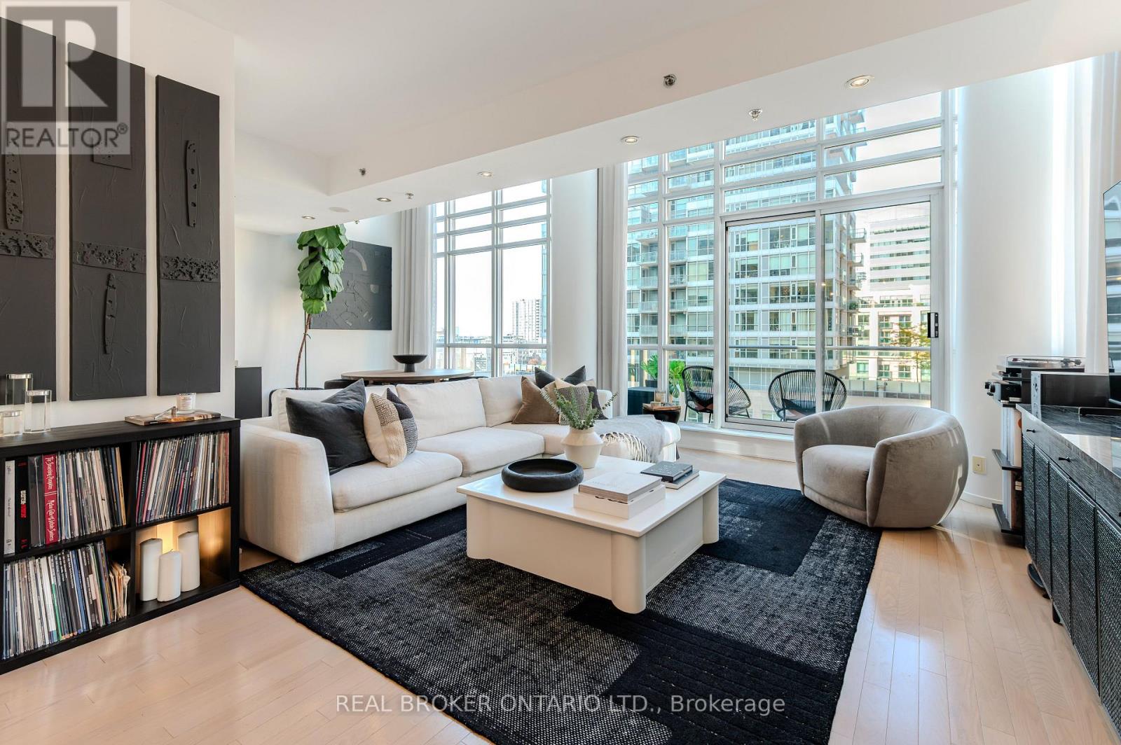 Lph22 - 21 Nelson Street, Toronto (Waterfront Communities), Ontario  M5V 1T8 - Photo 8 - C12890508