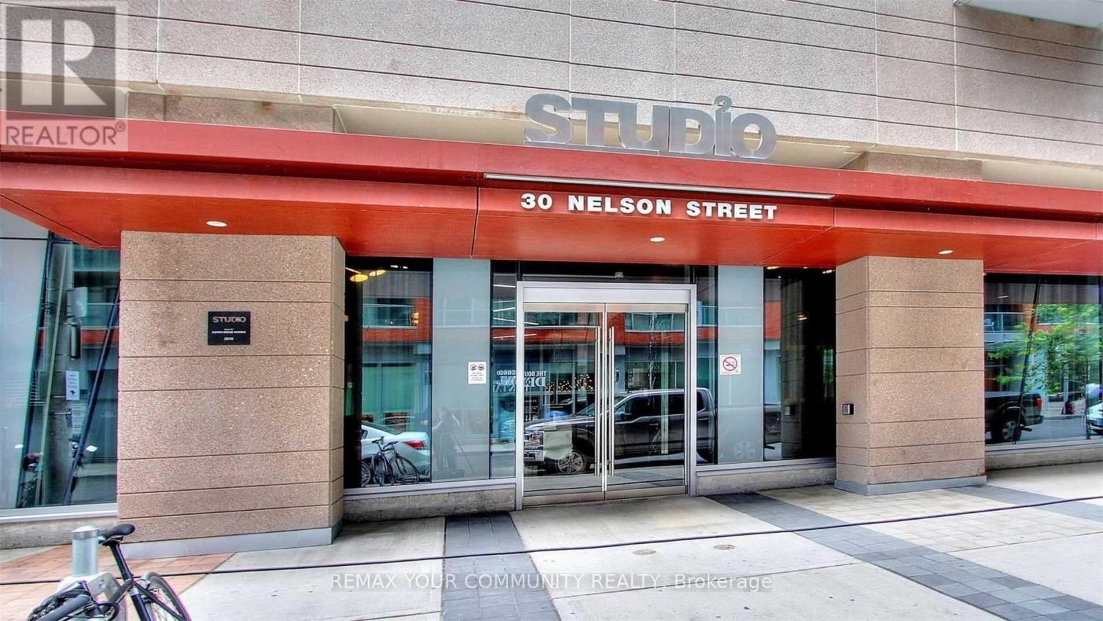 806 - 30 Nelson Street, Toronto, Ontario  M5V 0H5 - Photo 2 - C12890592