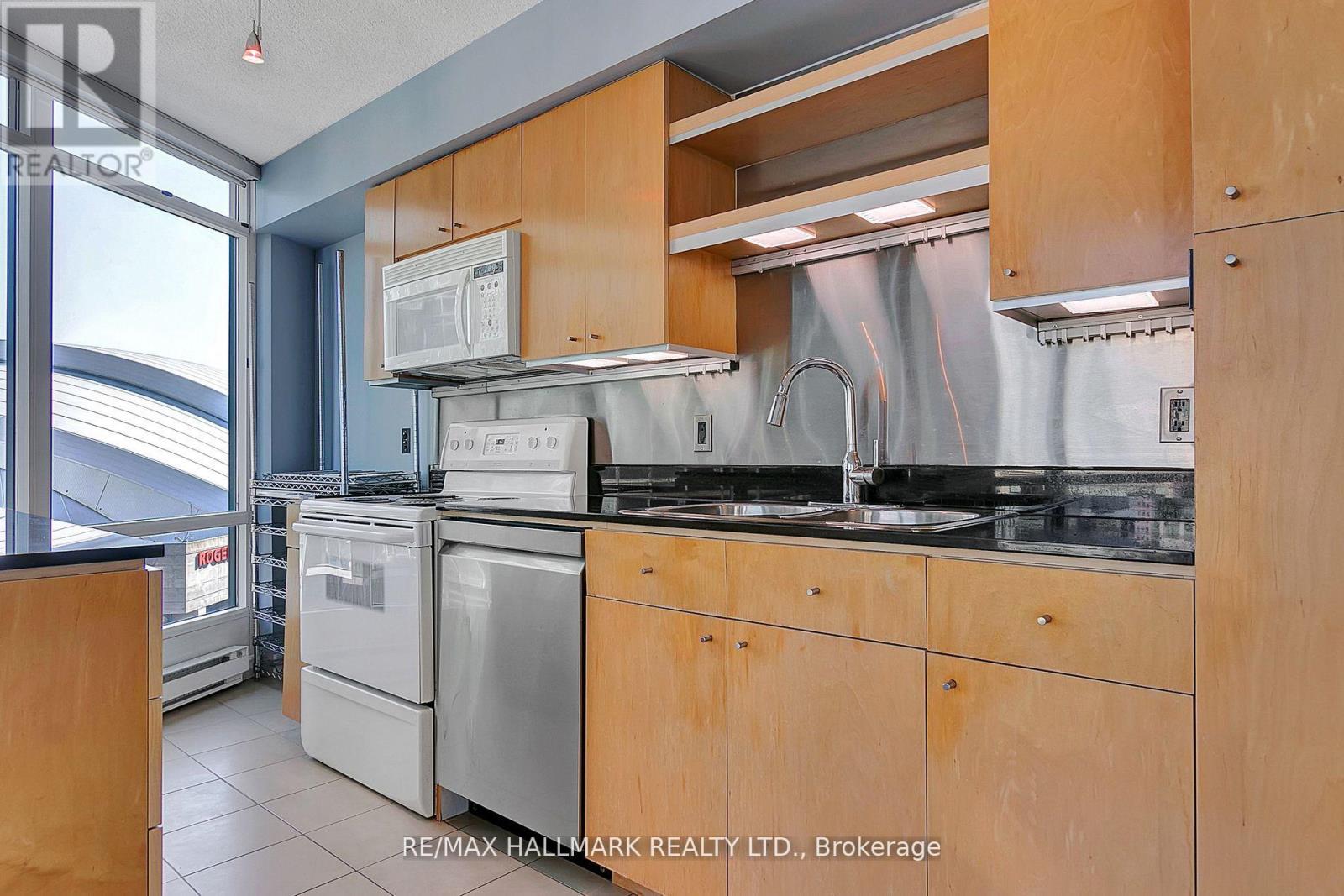 2209 - 373 Front Street W, Toronto, Ontario  M5V 3R7 - Photo 11 - C12890622