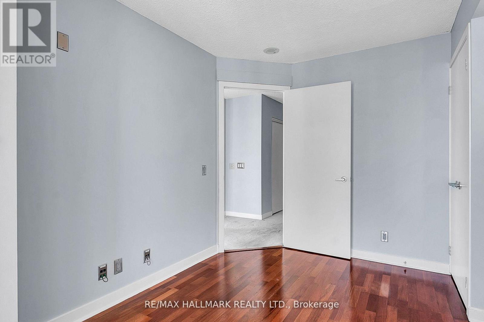 2209 - 373 Front Street W, Toronto, Ontario  M5V 3R7 - Photo 17 - C12890622